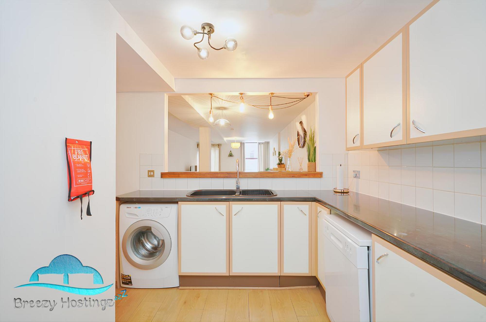 Spacious Center Gem Apartment *