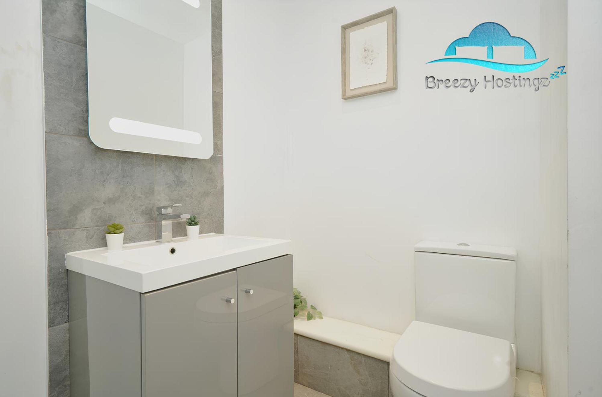 Spacious Center Gem *